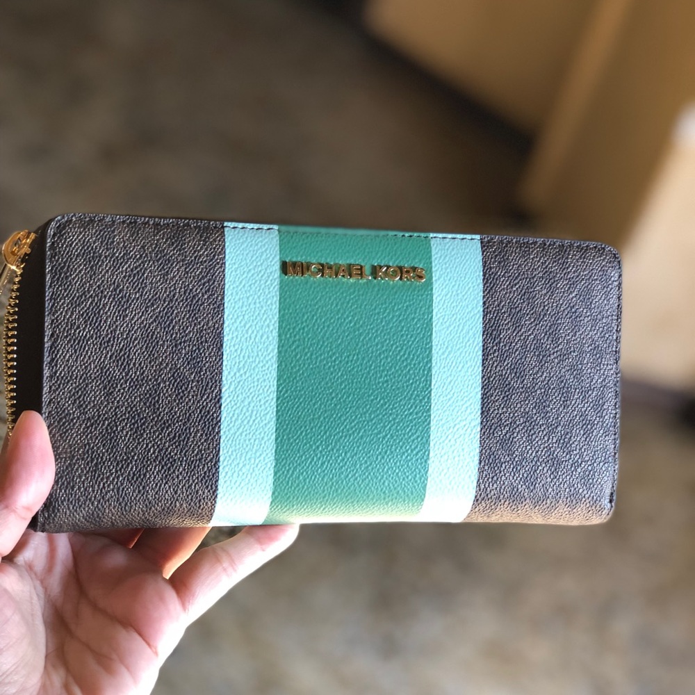 Michael kors jet set travel LG continental wallet